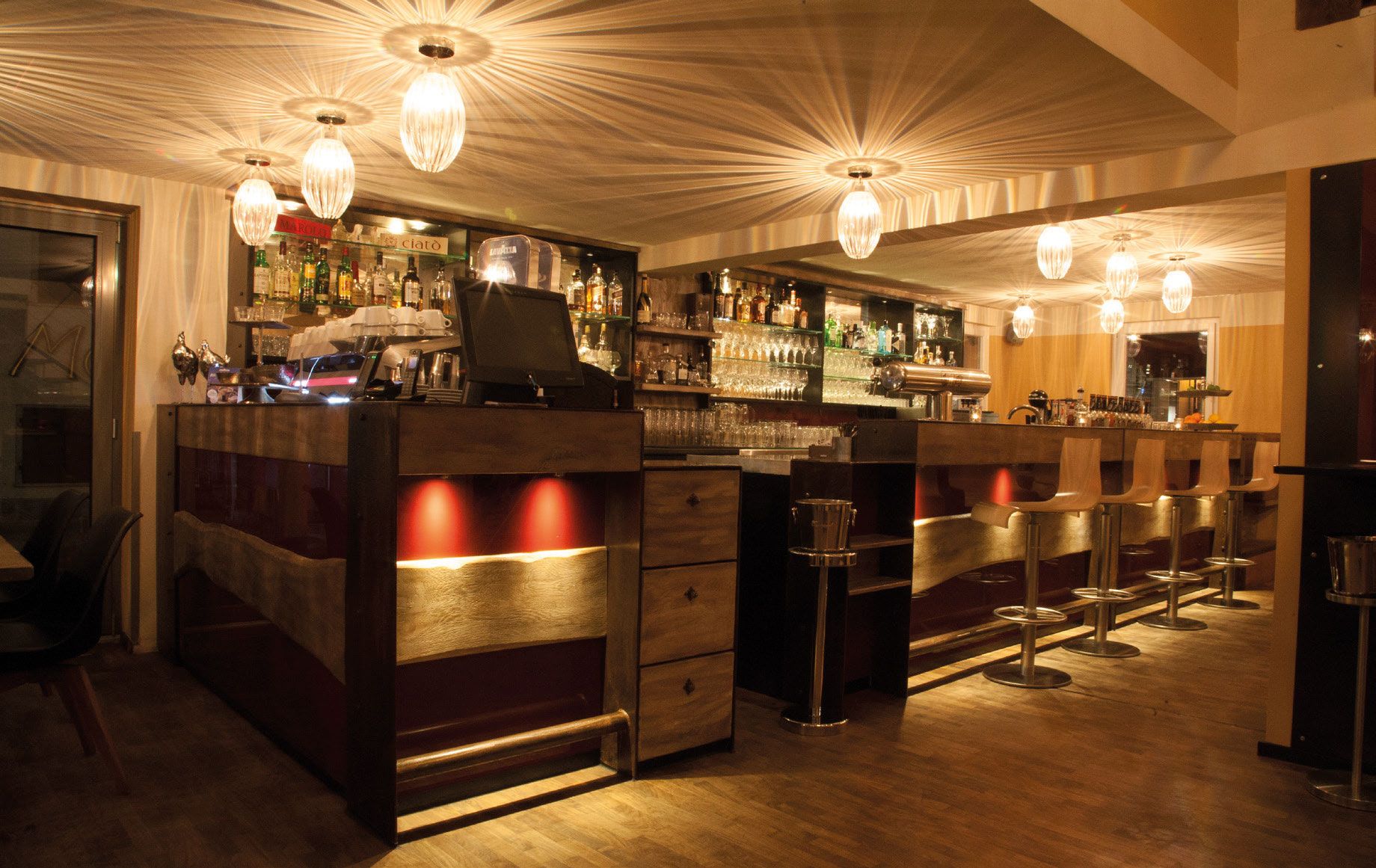 mattini's - CAFFÈ • BAR • RISTORANTE - Räumlichkeiten